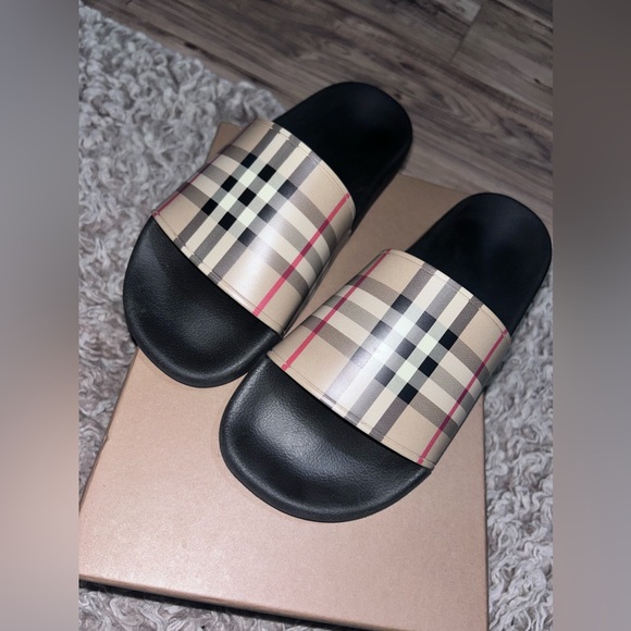 Burberry slides - Picture 4 of 5